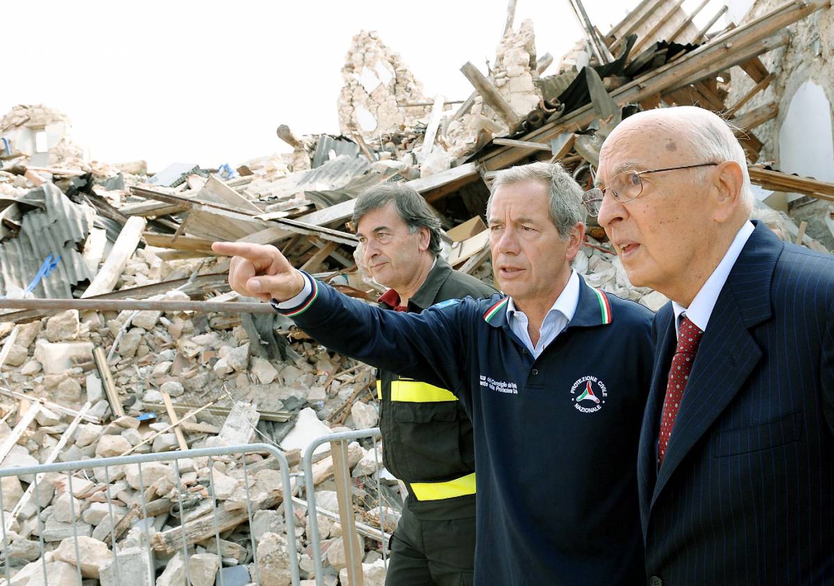 Napolitano all'Aquila: vedo tra la gente fiducia nelle istituzioni