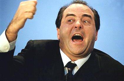 Di Pietro s’inventa vittima dei poteri forti