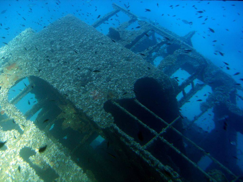 Trovata nave affondata: giallo su fusti tossici