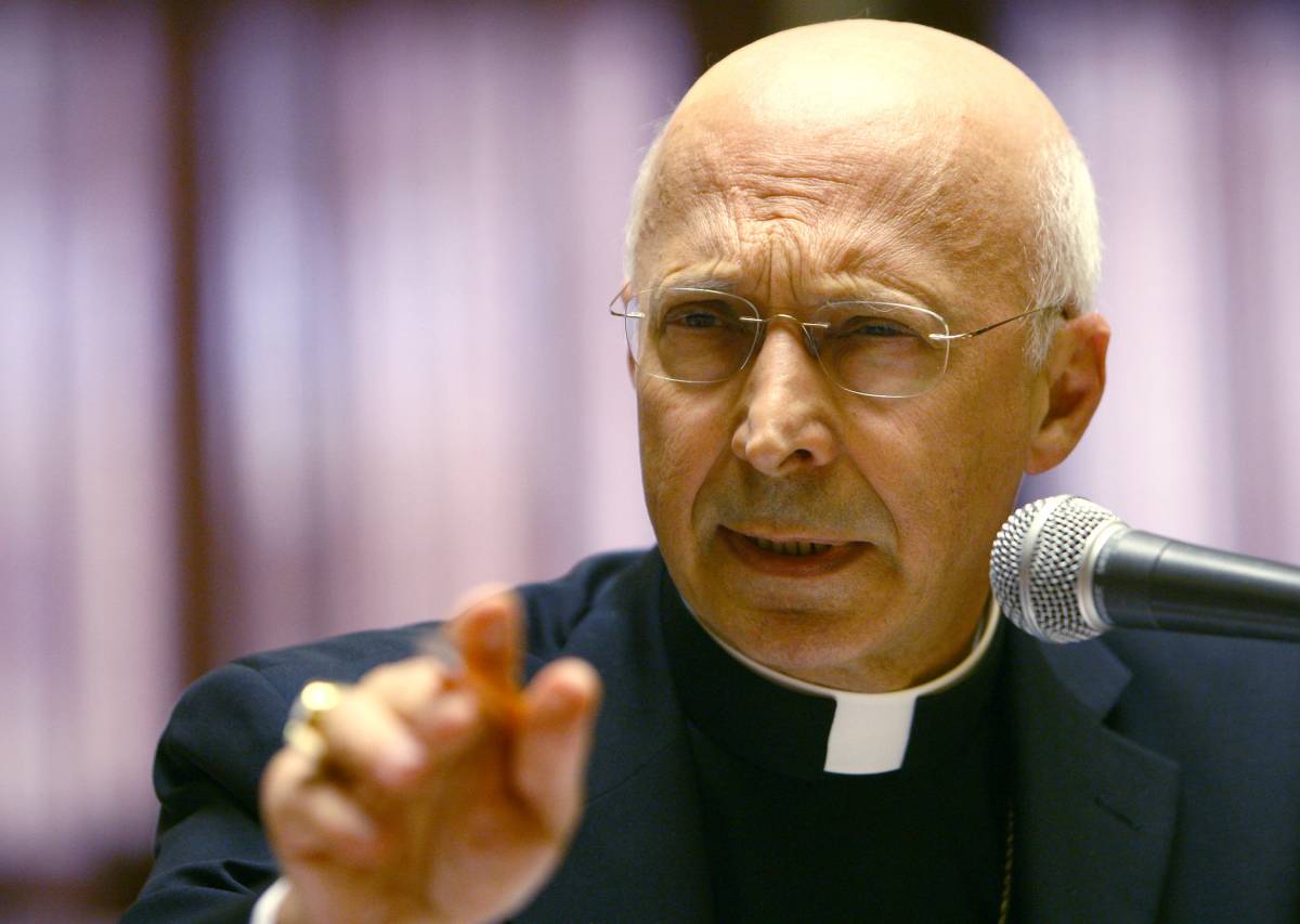Cei, Bagnasco: "Politici obbligati alla sobrietà"
