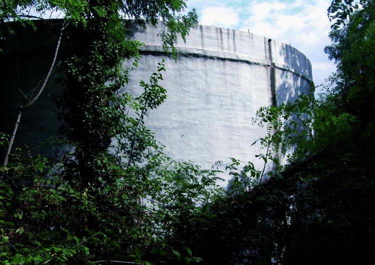 Dai rubinetti di San Biagio l’acqua delle raffinerie