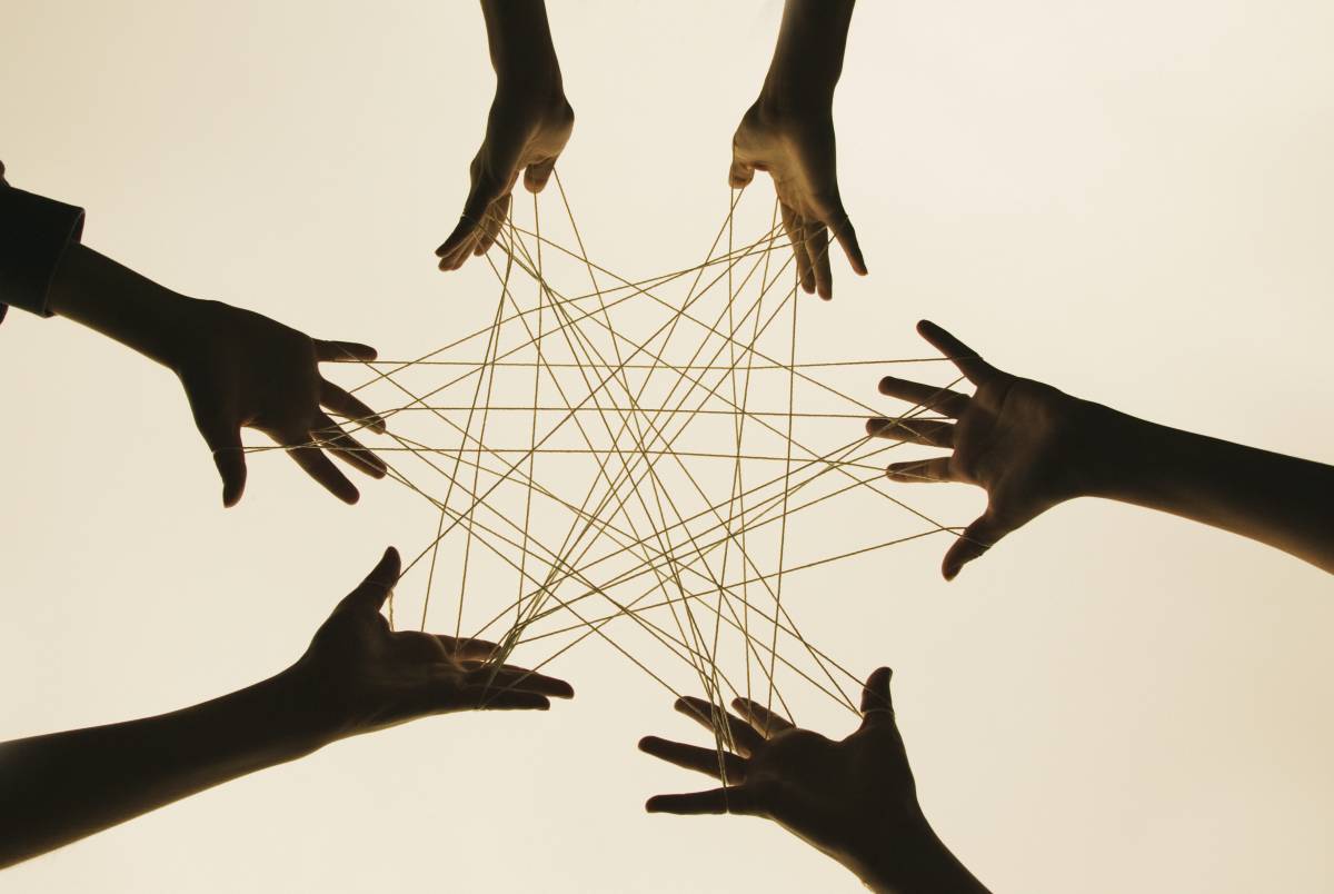 Gli individui non esistono fuori dalle loro comunità