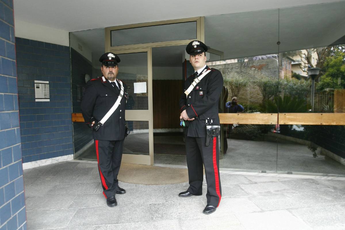 Pensionato ucciso in casa con una bottigliata