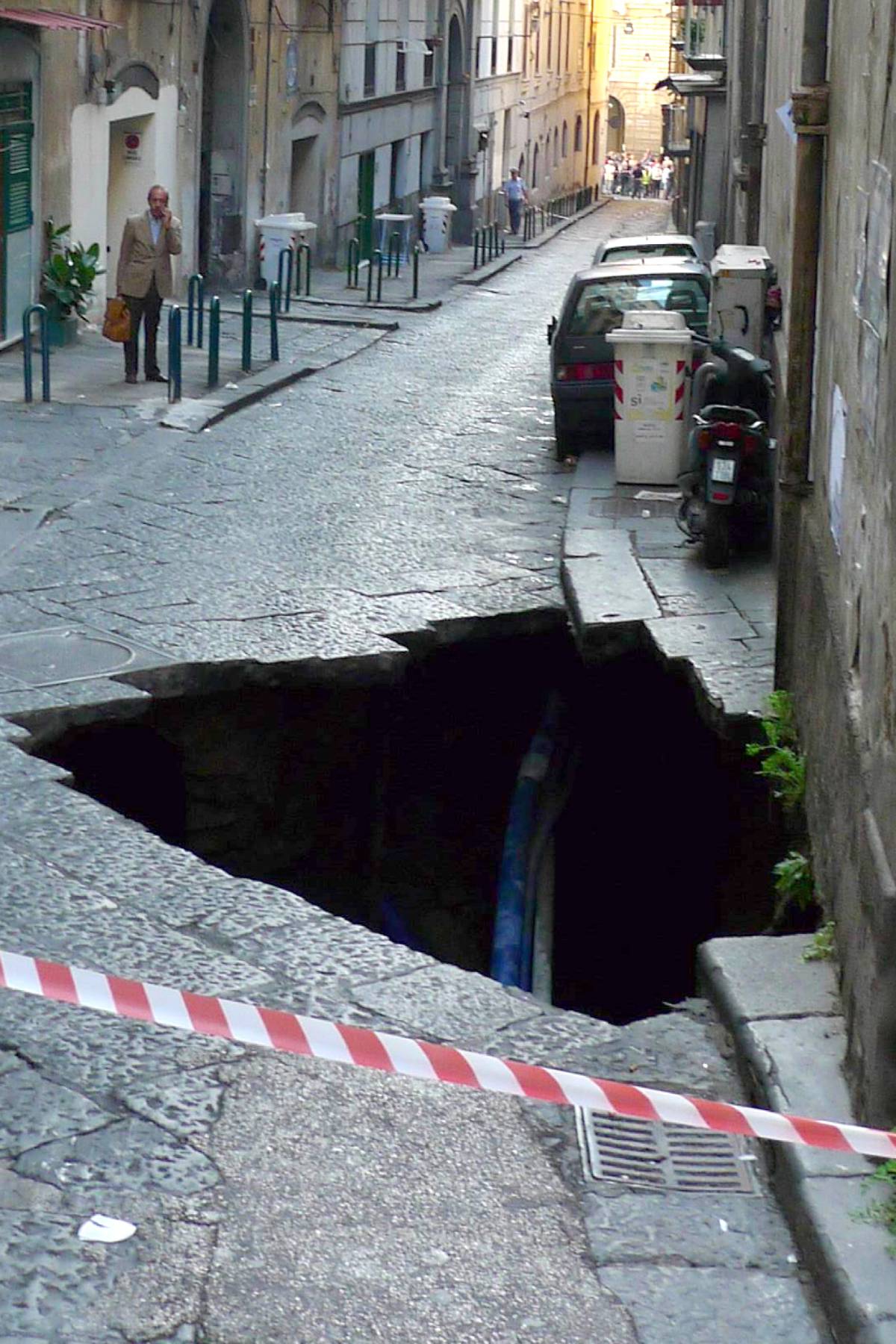 Napoli, 3 maxi-voragini  
nei quartieri spagnoli