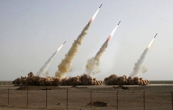 Teheran sfida l'Occidente: lanciati missili
