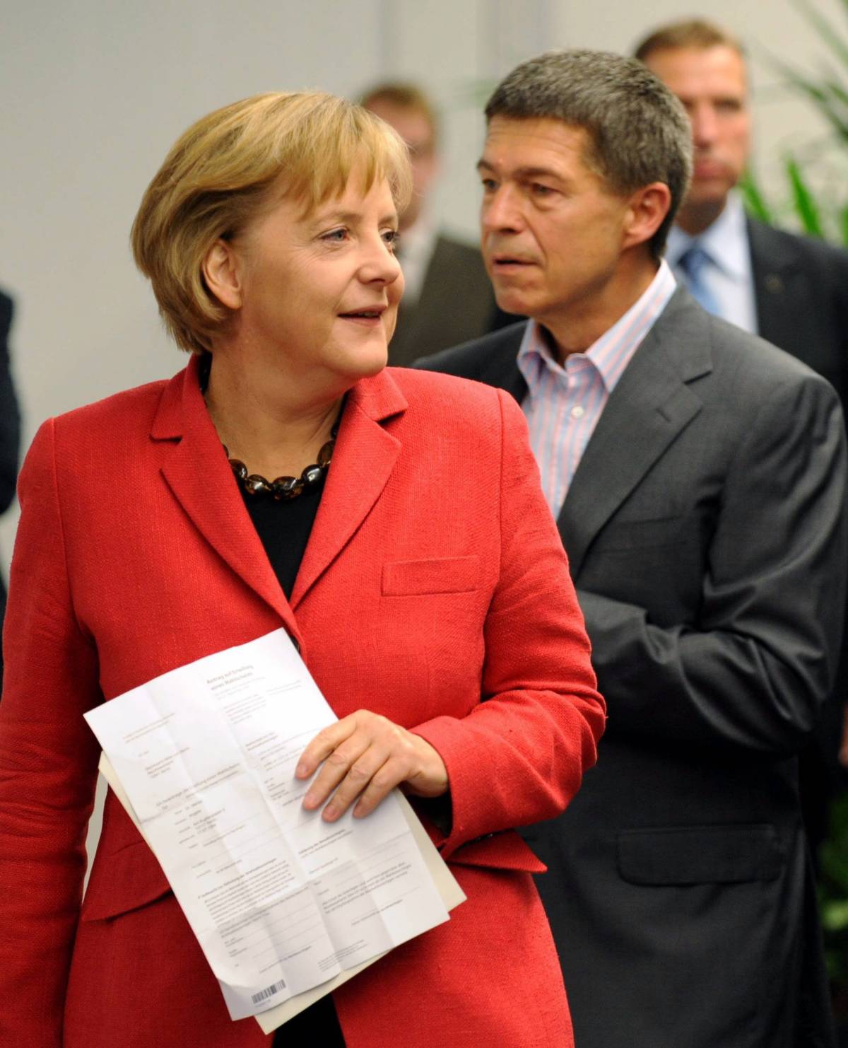 Germania, la Merkel: "Possibile governo coi liberali". L' Spd crolla