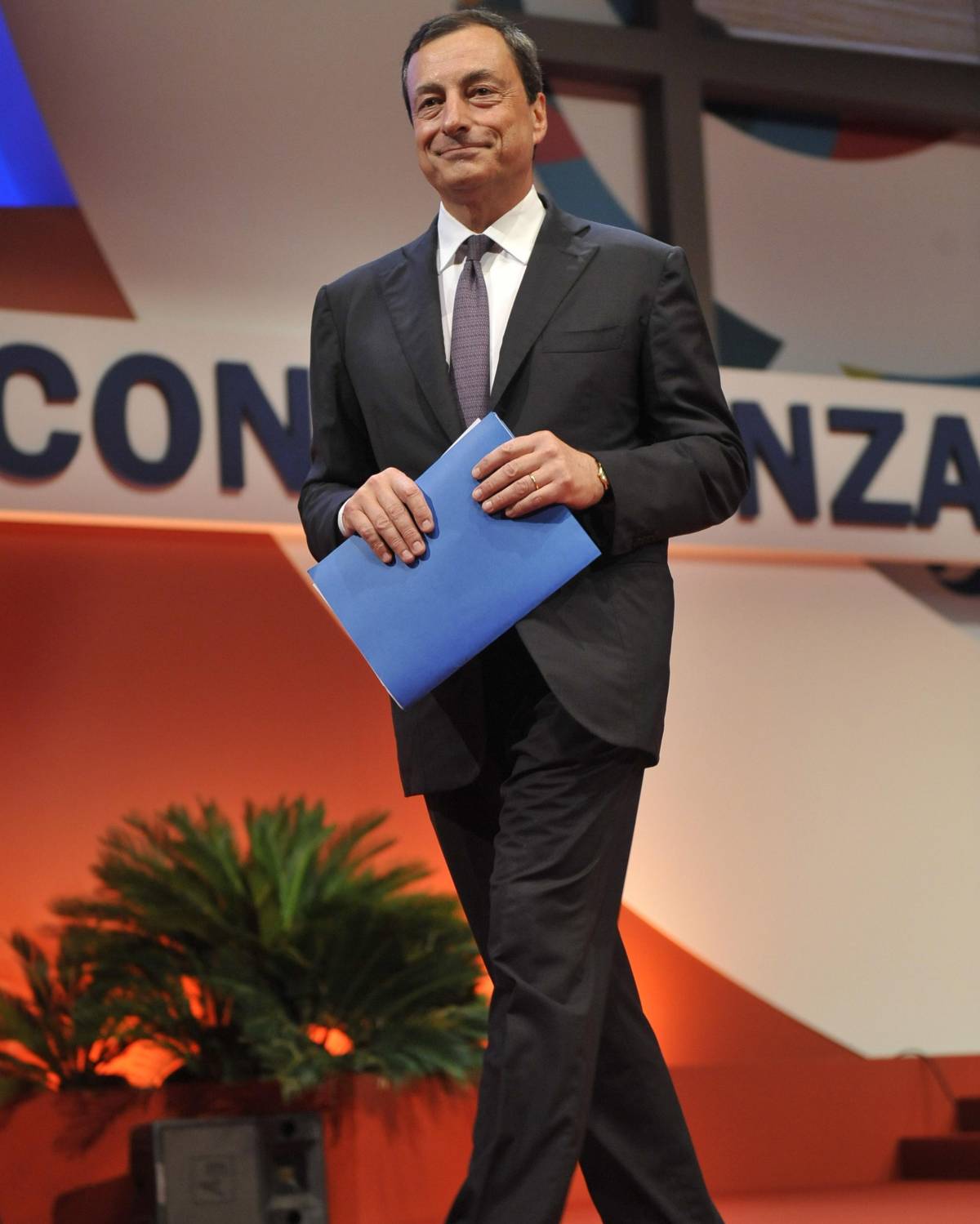 Frattini: «Draghi alla Bce sarebbe un onore» Corsa a due con Weber