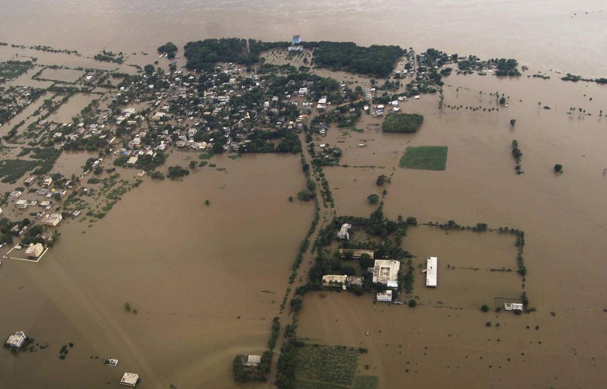 Piogge in India: 300 morti, 2 milioni di sfollati