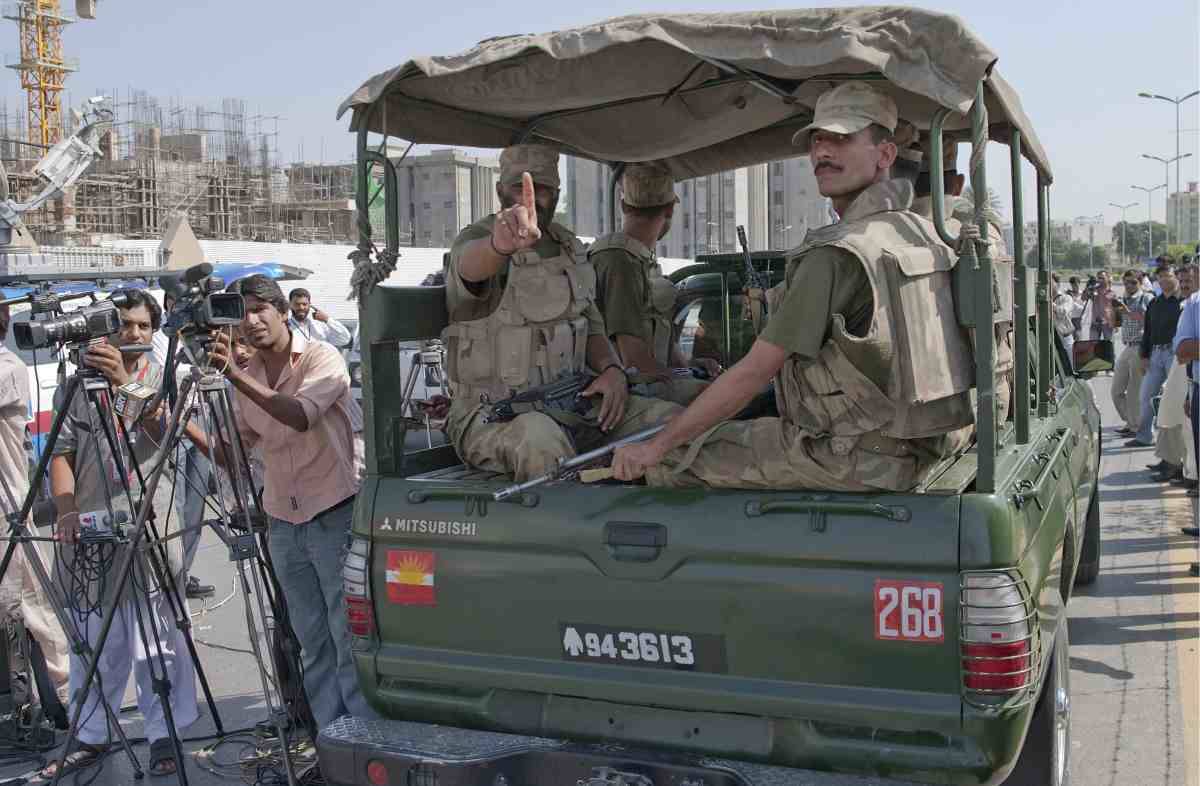 Rawalpindi, talebani 
all'attacco: è strage 
Liberati gli ostaggi