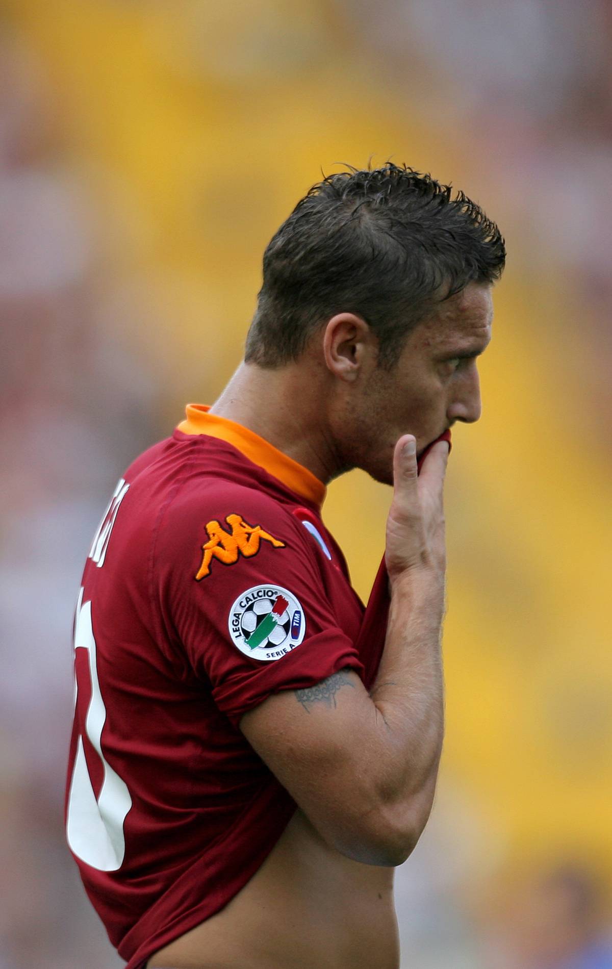 Totti, nuovo stop: 
operato al ginocchio