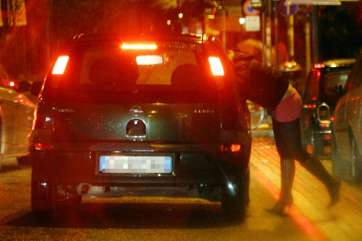Prato contro la prostituzione: 
confiscata l'auto a un cliente