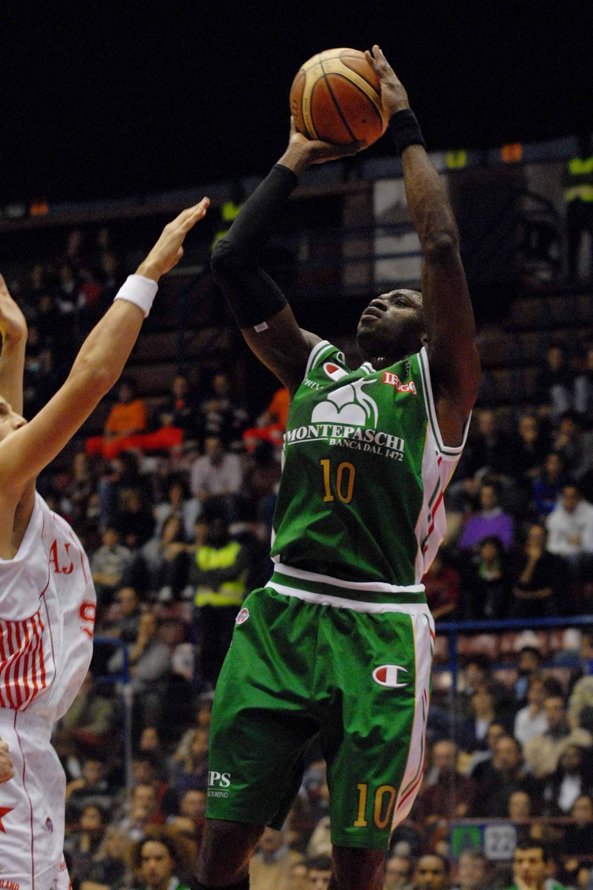 Basket, Siena spietata 
Milano non è all’altezza