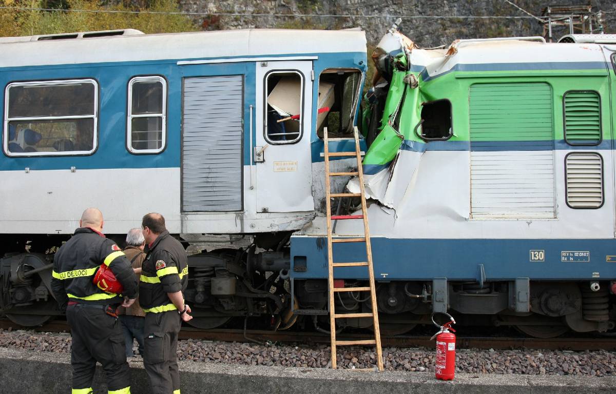 Val Camonica, scontro 
tra due treni: 12 feriti
