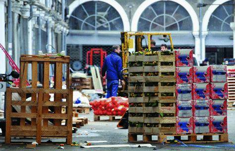 «Io, bambino sotto i vecchi banchi del mercato di corso Sardegna»