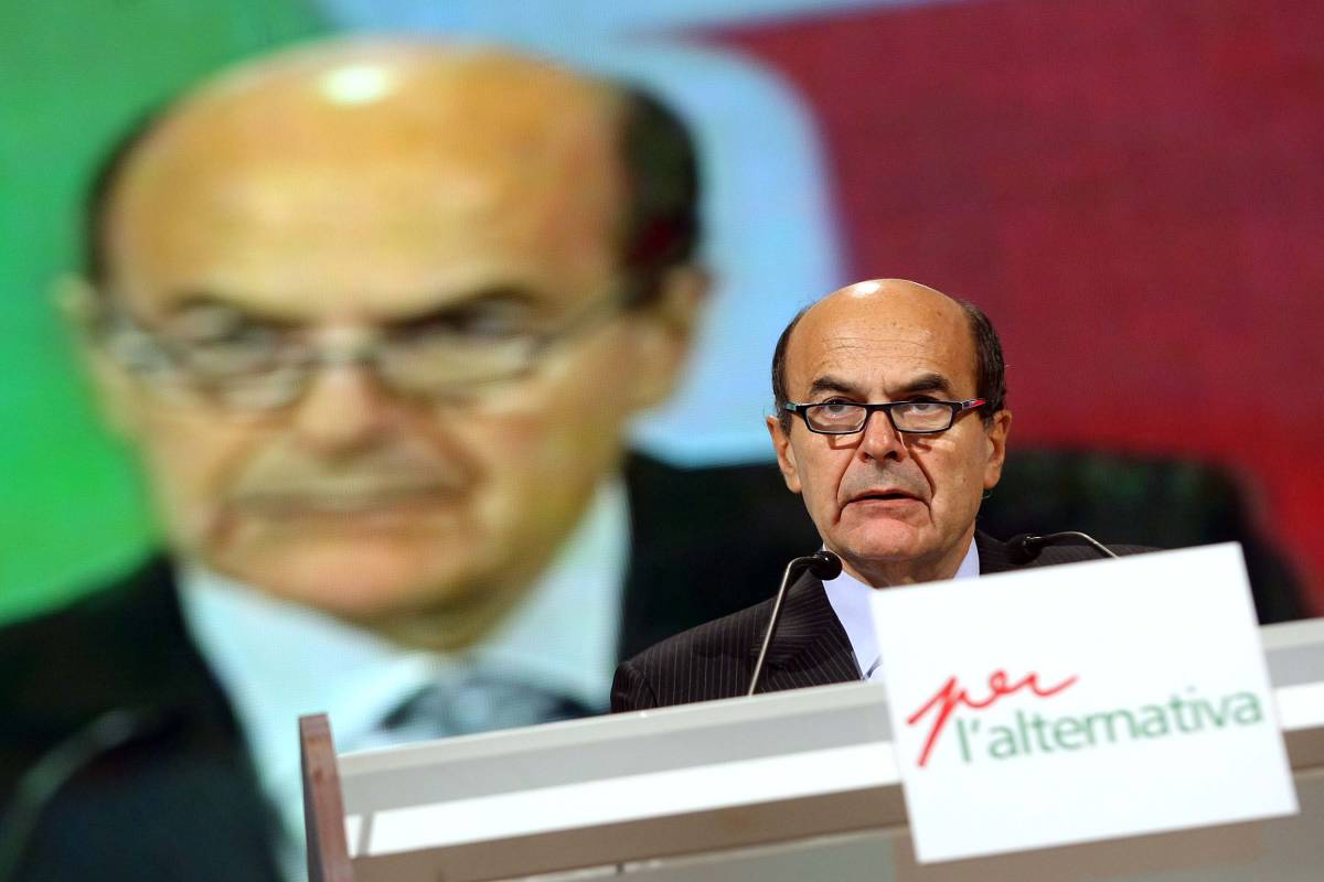 Bersani: "Noi siamo il partito dell'alternativa 
L'addio di Rutelli? Non lascia fronti scoperti"