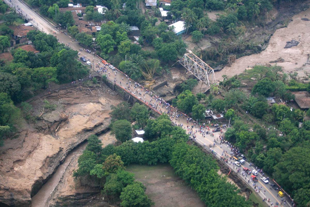 Uragano in Salvador: 
almeno 124 le vittime