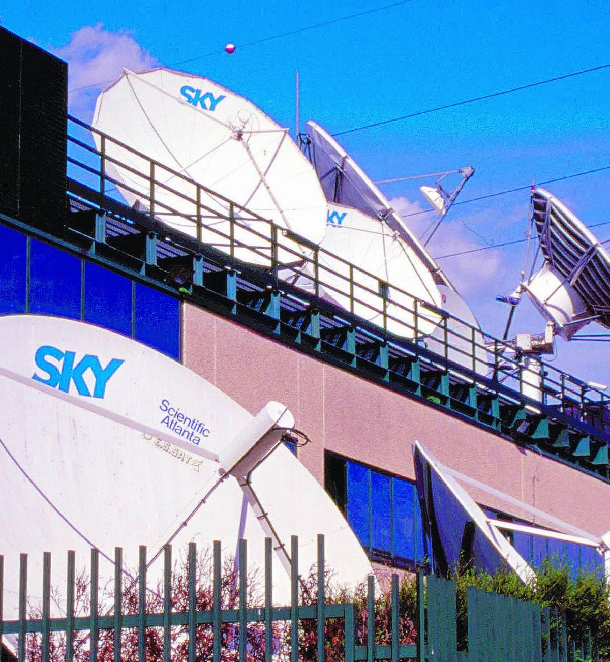 Allarme rosso per gli installatori Sky che ora promettono guerre stellari