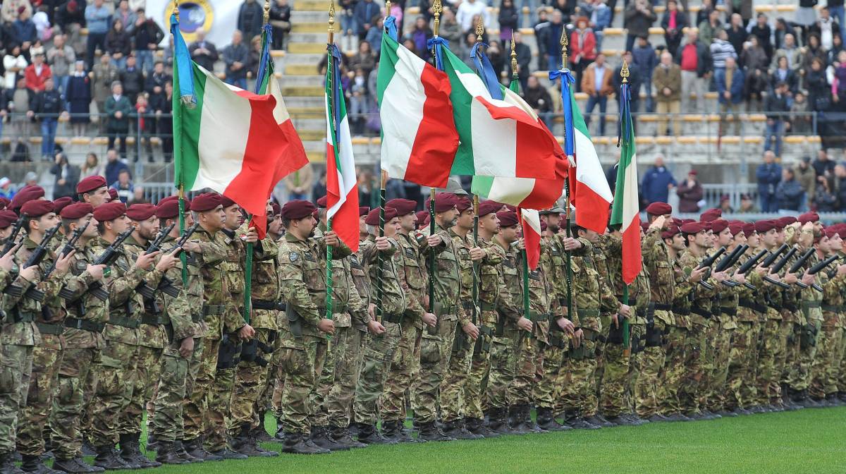 Ecco l’orgoglio di essere italiani La Folgore risponde: «Presente»