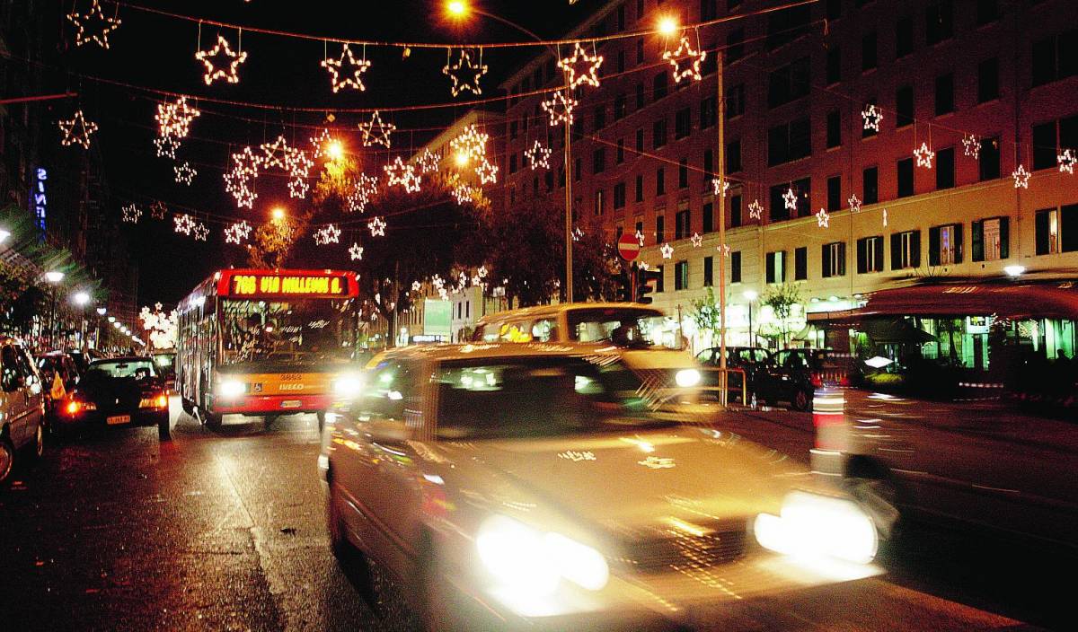 Regalino di Natale ai milanesi: per le Feste esclusi i blocchi auto