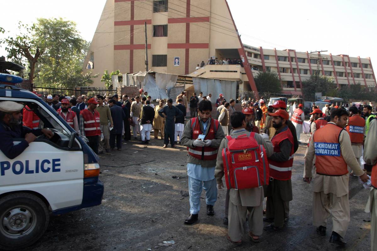 Pakistan, attacco suicida: 18 morti 