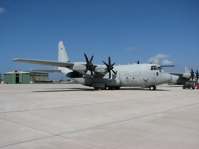 Il C-130 Hercules, un "mulo dei cieli" che trasporta truppe, mezzi e materiali