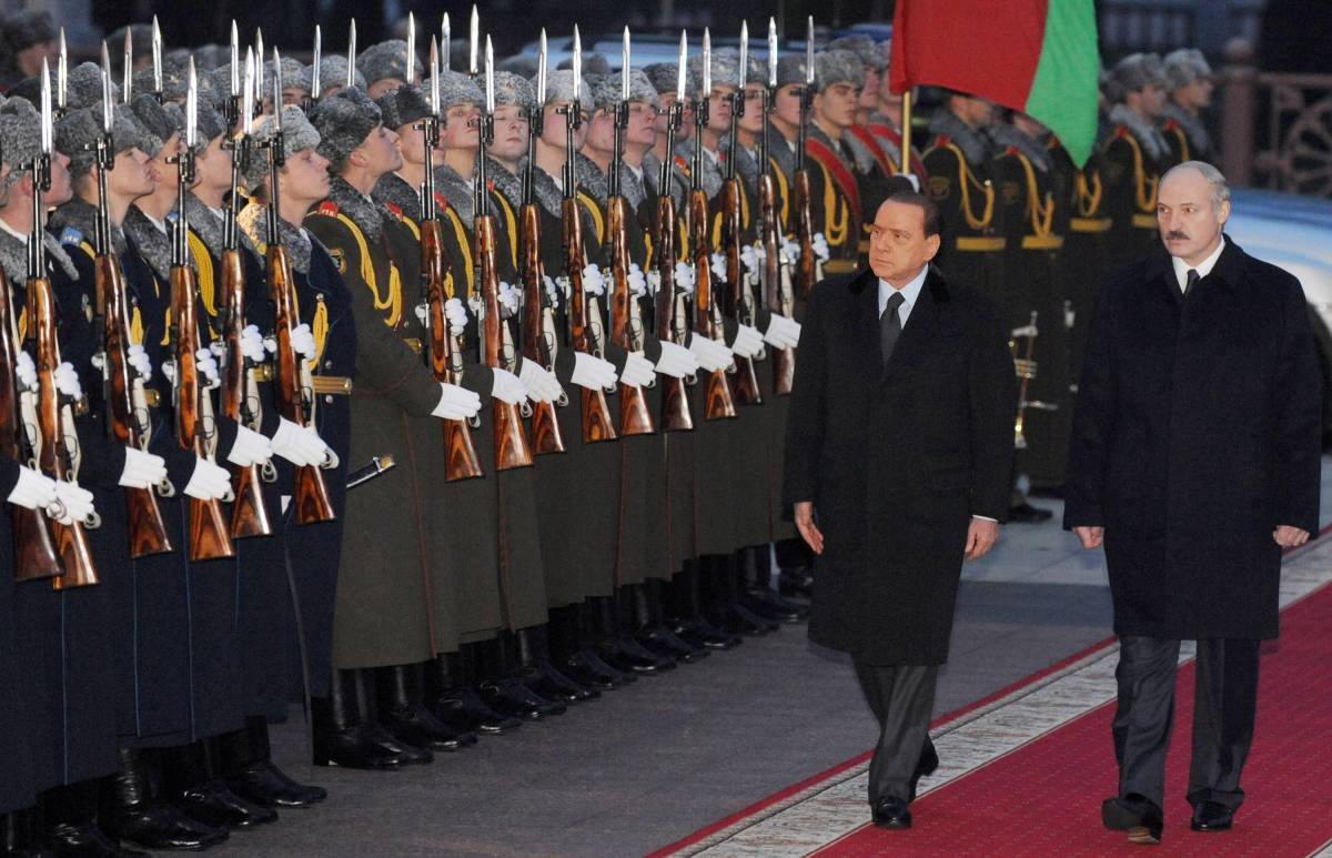 Berlusconi porta in Italia gli archivi del Kgb