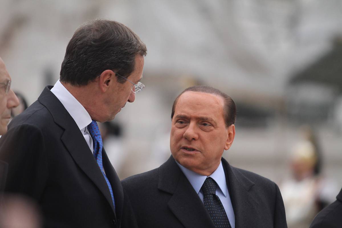 Fuorionda, Fini: non devo spiegazioni 
Berlusconi ribatte: "La porta è quella"