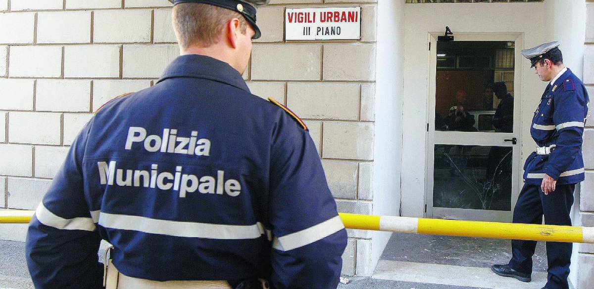 Bomba carta contro la sede dei vigili