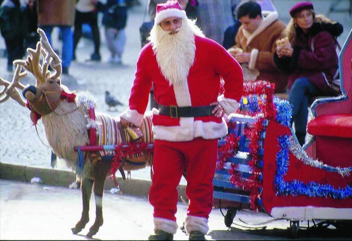 Non si trova più un Babbo Natale neanche a pagarlo