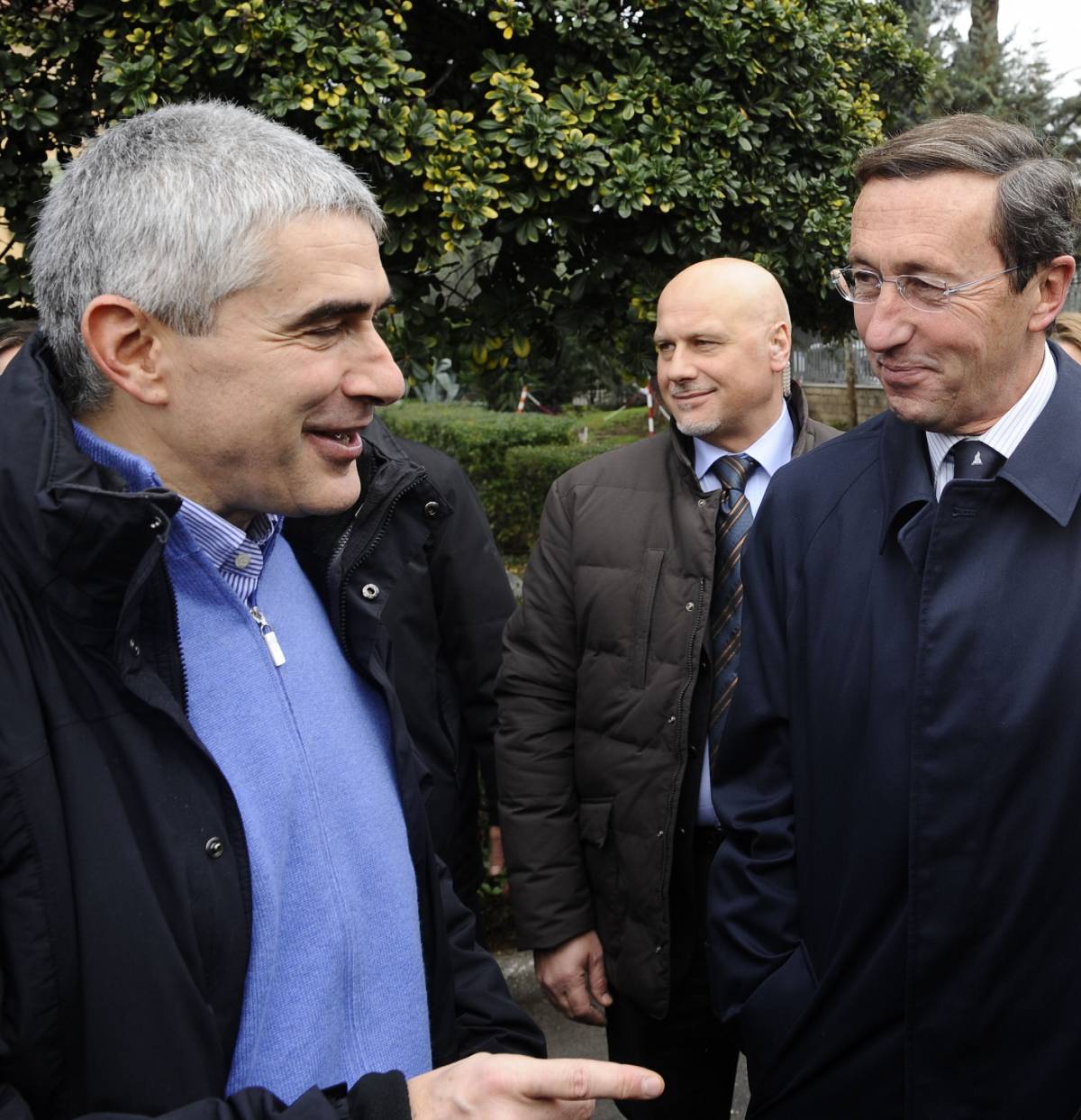 Casini lancia il fronte anti-Berlusconi 
Il Pd ci sta, "Fini? Sorprese possibili"