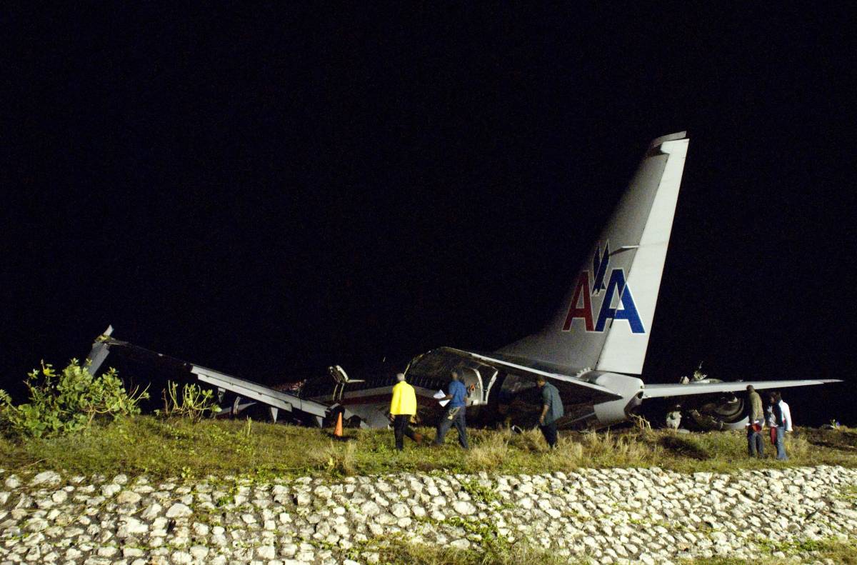 Giamaica, Boeing si spezza: 91 feriti