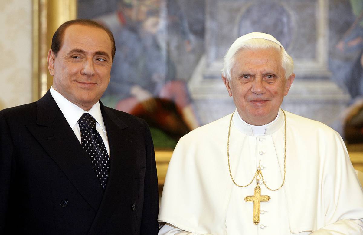 Berlusconi scrive a Benedetto XVI 
"Valori cristiani nel nostro governo"