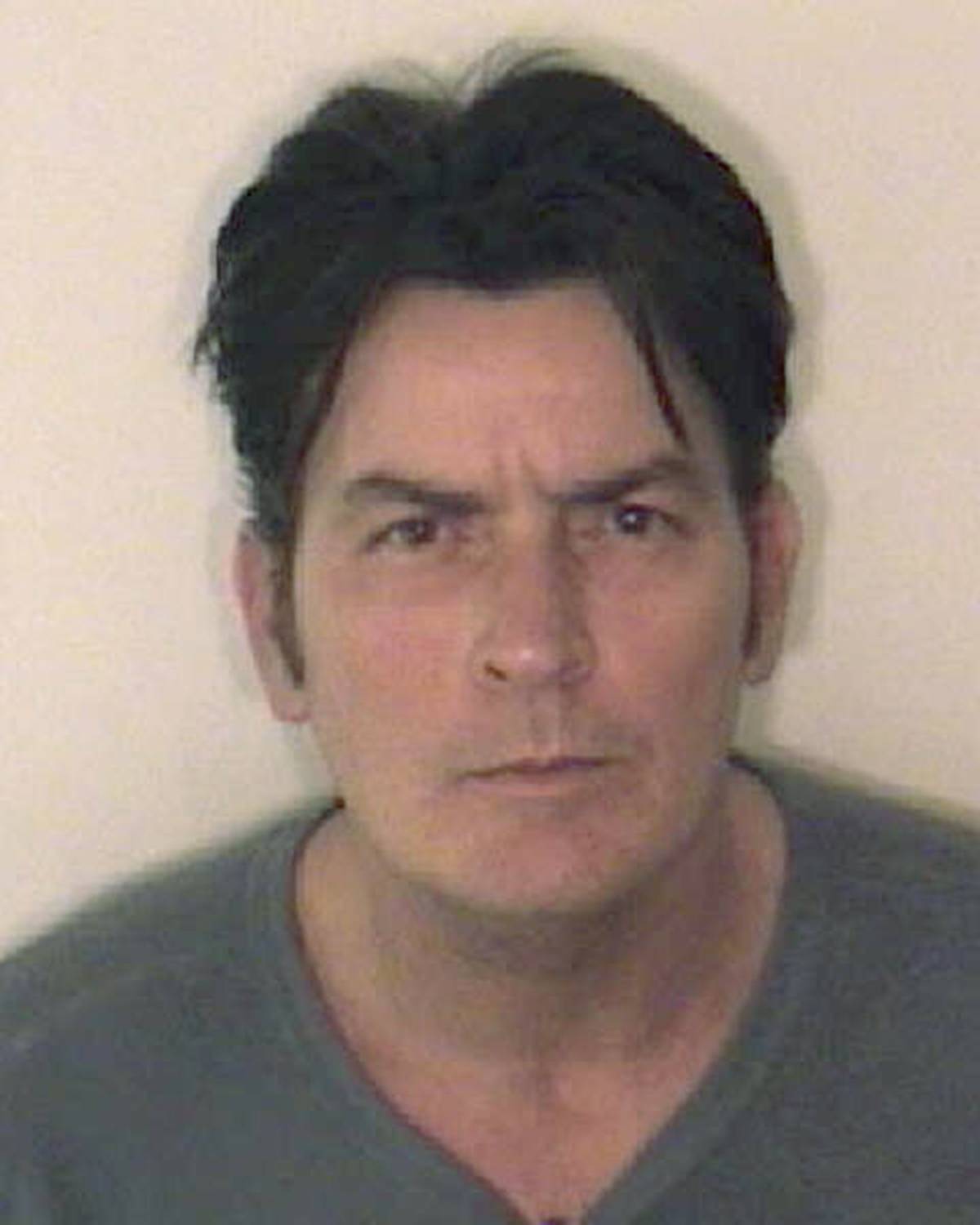 Natale in cella per Charlie Sheen: violenza domestica