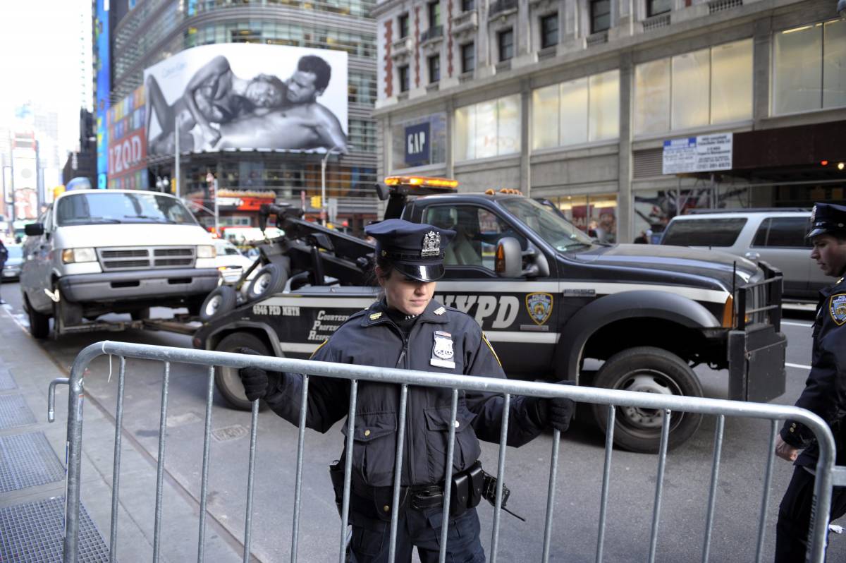 Allarme bomba a Times Square: New York riscopre il terrore