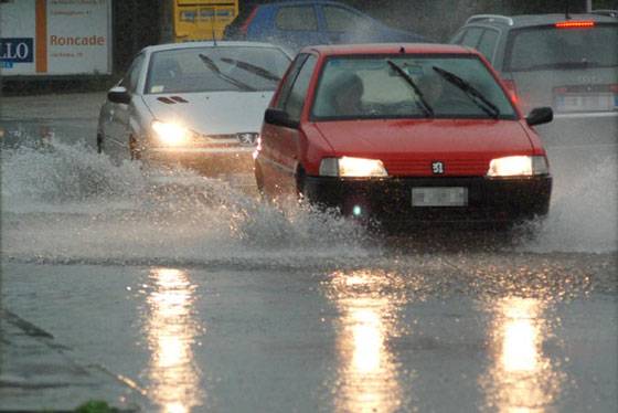 Maltempo sul Paese, esonda il Tevere: è allerta