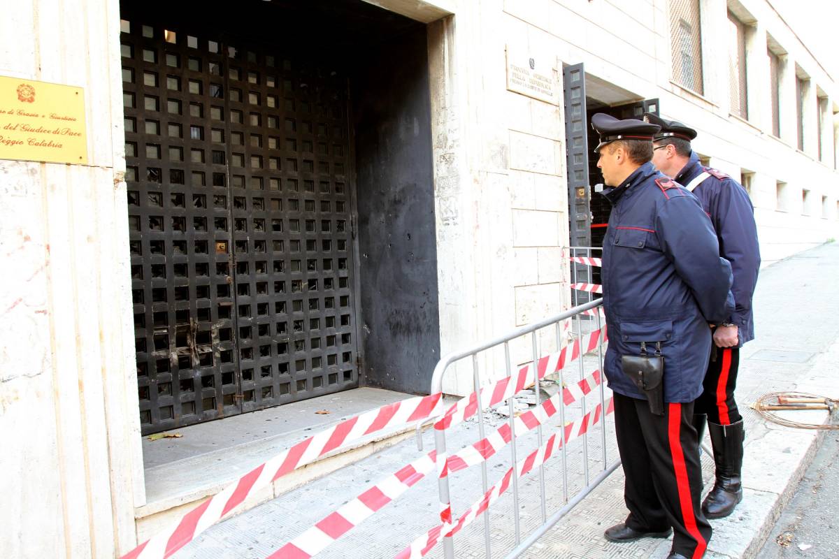 Bomba al Tribunale di Reggio Calabria 
Il Quirinale: "Sostegno delle istituzioni"