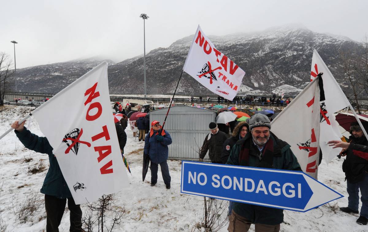 Ora i "No Tav" bloccano 
le trivellazioni dei tecnici