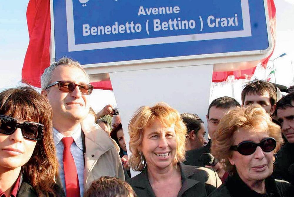 Bobo e Stefania fanno la pace 
sulla tomba di Craxi a Hammamet