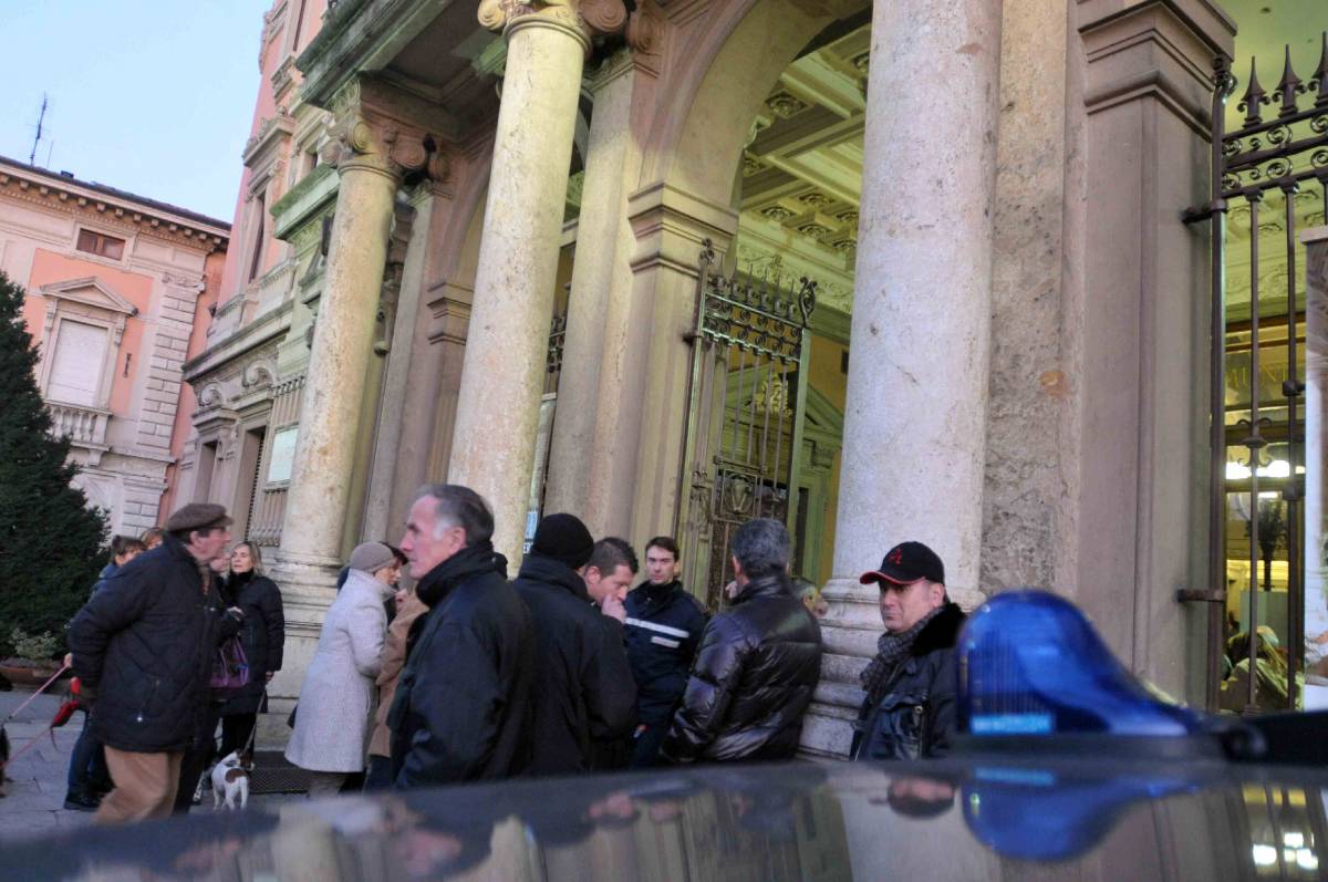 Montecatini, in Comune 
ex dipendente licenziato: 
uccide impiegata e si spara