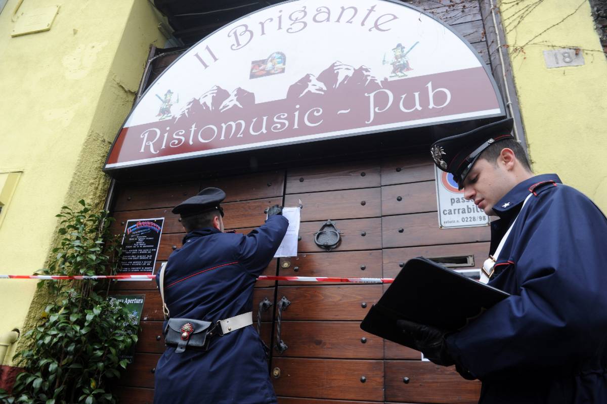 Rho, sparatoria al pub: 
un morto e due feriti