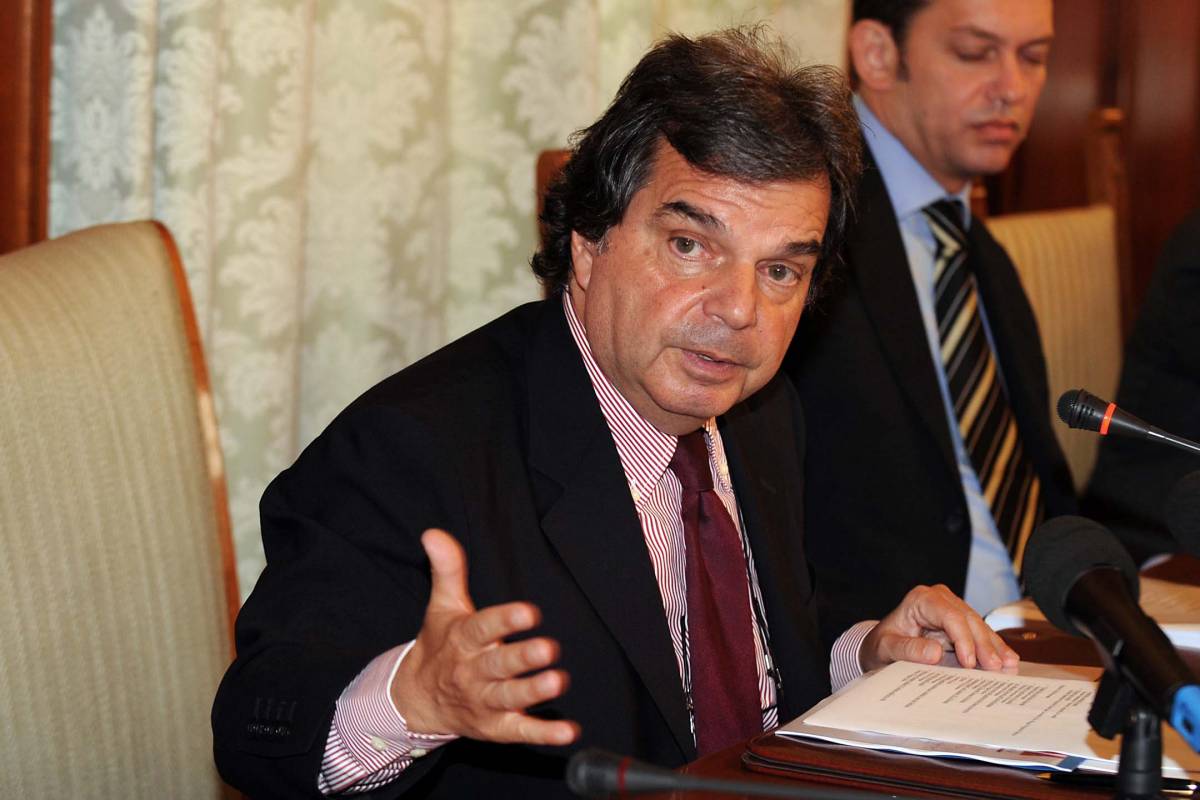 Brunetta all'altare con la sua Titti, 
mentre la Pivetti (forse) si separa