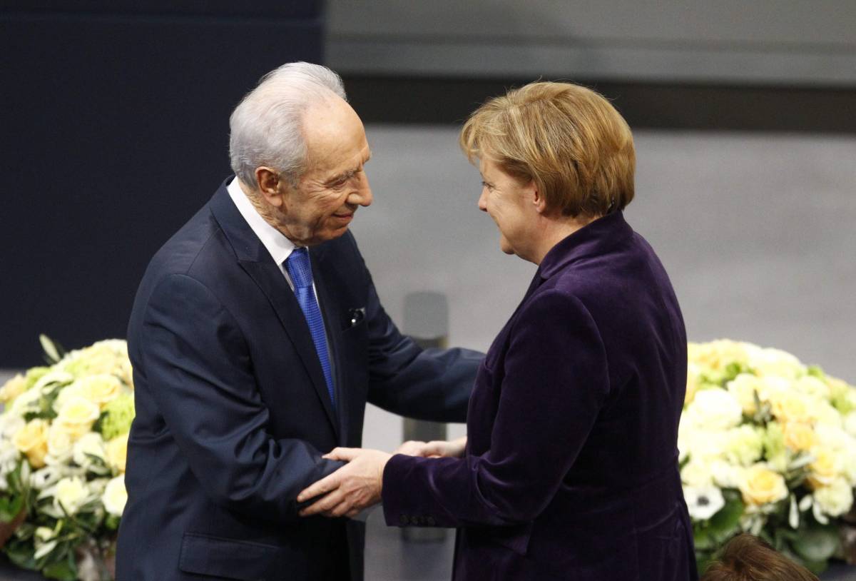 Peres: "L'Iran è un pericolo per il mondo"