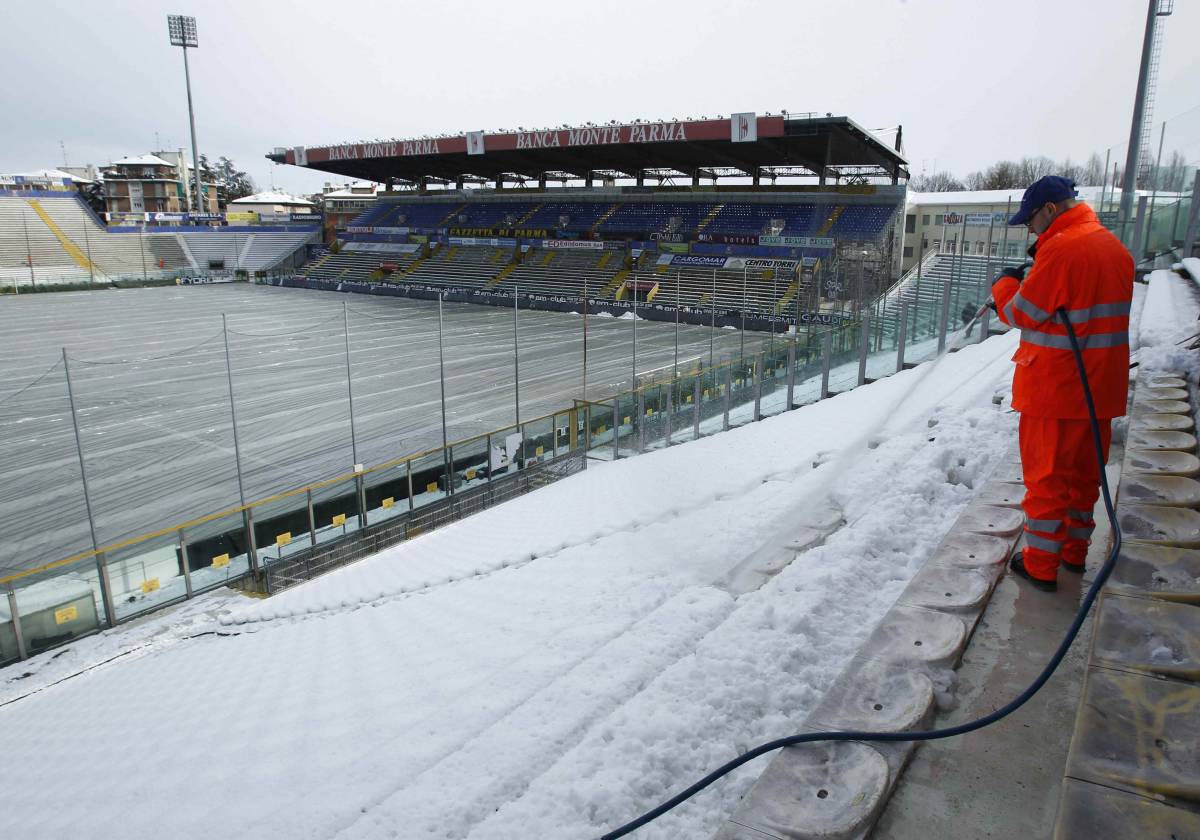 Campo agibile, neve sulle gradinate 
Parma-Inter rinviata al 10 febbraio 