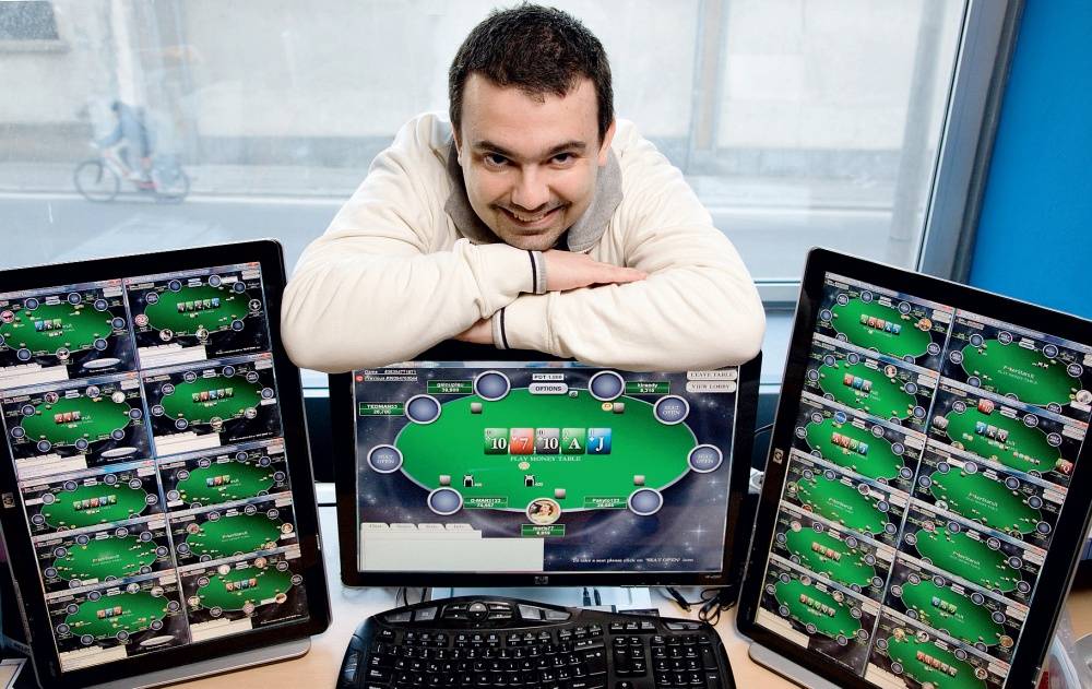 "Il mio lavoro: 12 mila euro mensili giocando a poker in Rete"