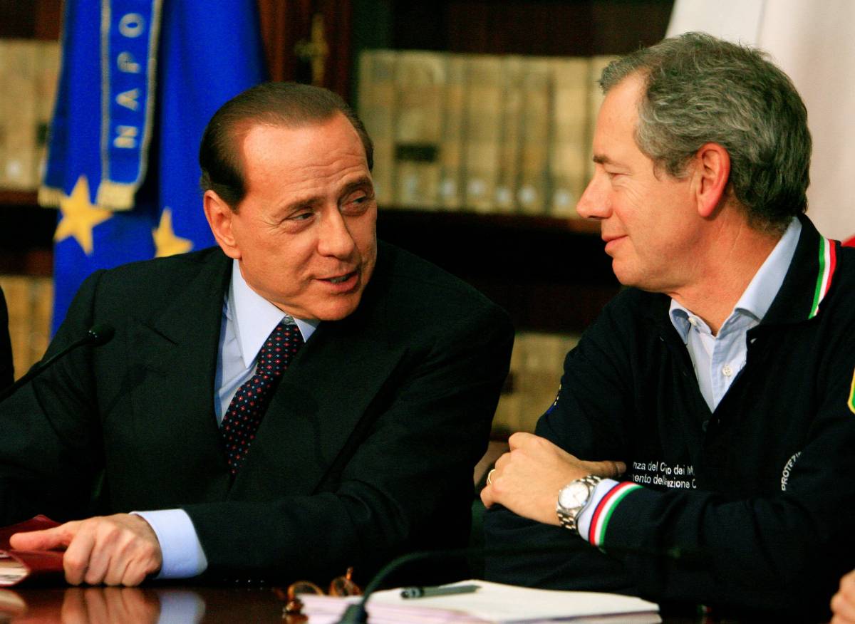 Appalti grandi eventi, anche Bertolaso indagato 
Berlusconi: "Perseguitano soltanto chi fa bene"