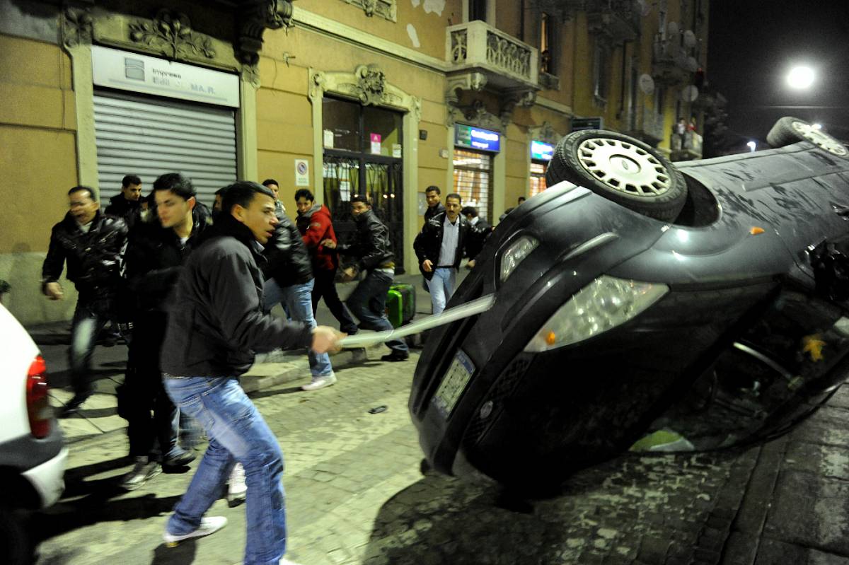 Milano, ucciso un giovane egiziano 
guerriglia fra immigrati in via Padova