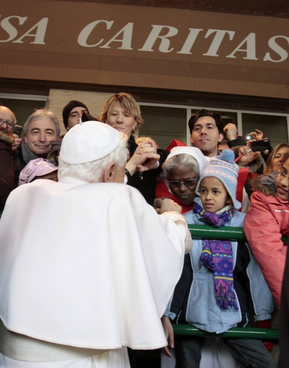 Il Papa: "Riscoprire 
la carità, no alla sola 
logica del profitto" 