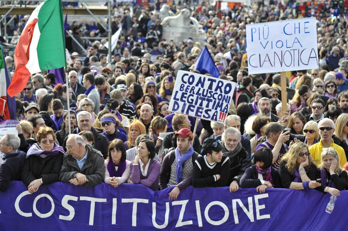 Flop dei "viola" anti-Berlusconi in piazza