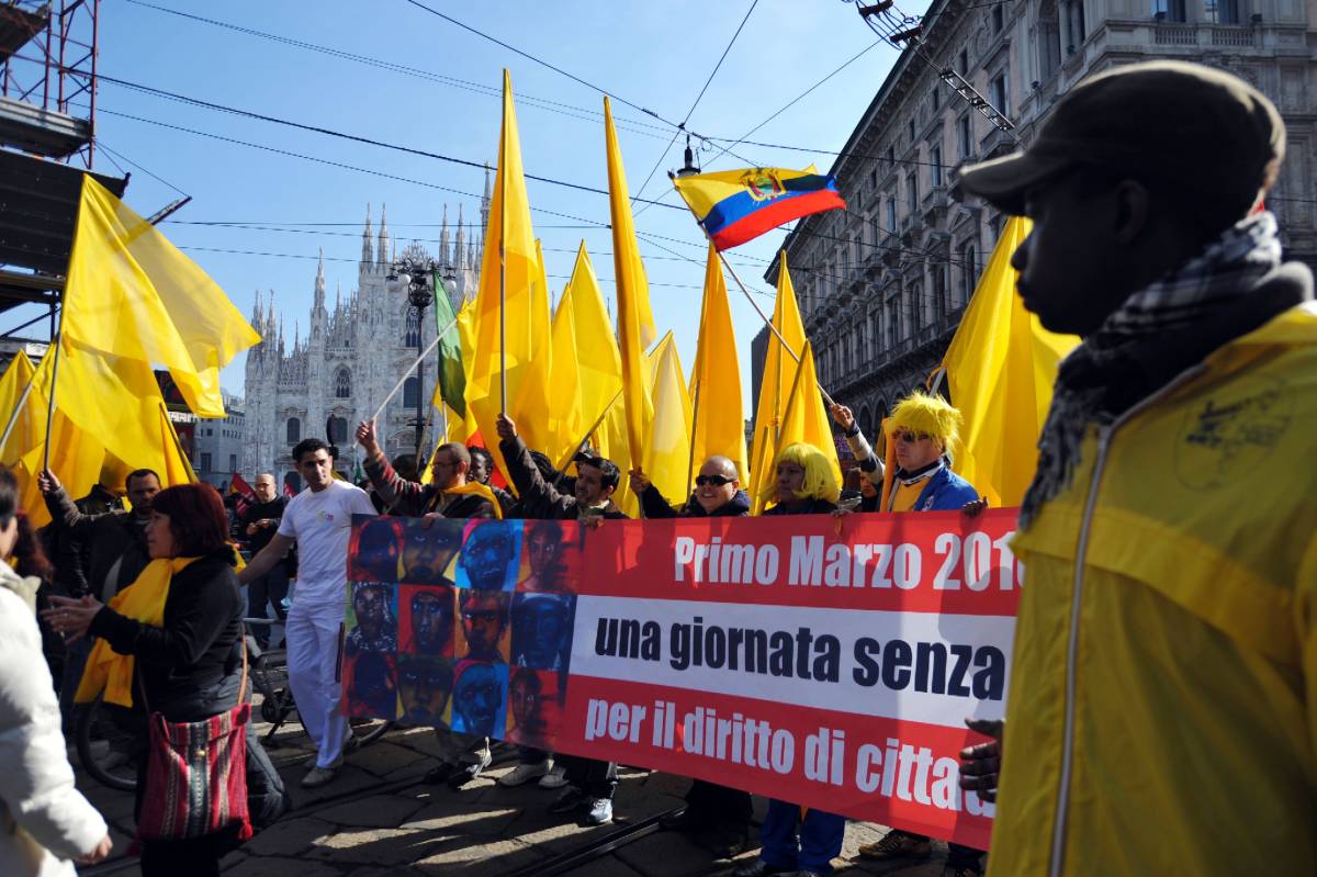 Milano, sciopero degli immigrati 
Lega replica con corteo pro italiani