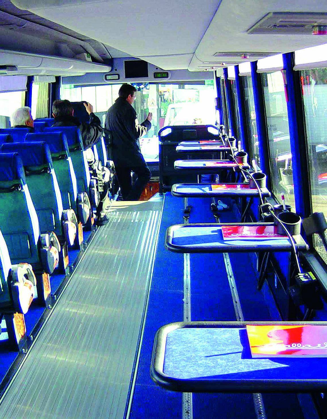 Stupita dal bus che fa salire i disabili a tempo di record